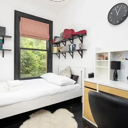 Lägenhet Guestready - Lovely House With Garden In *
