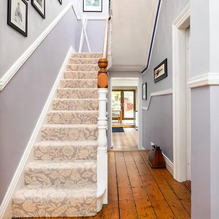 Guestready - Lovely House With Garden In Lägenhet